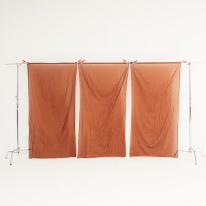 CURTAIN 32