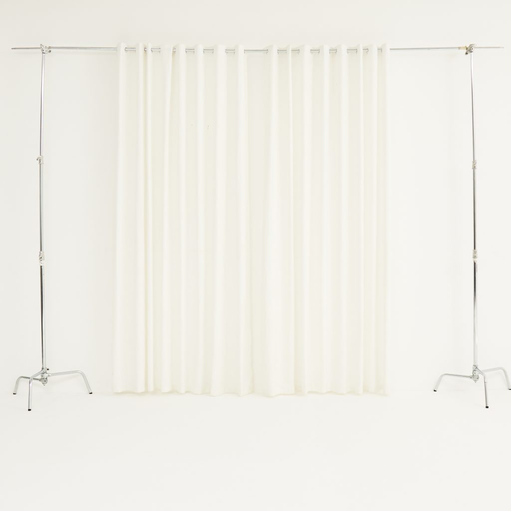 CURTAIN 4