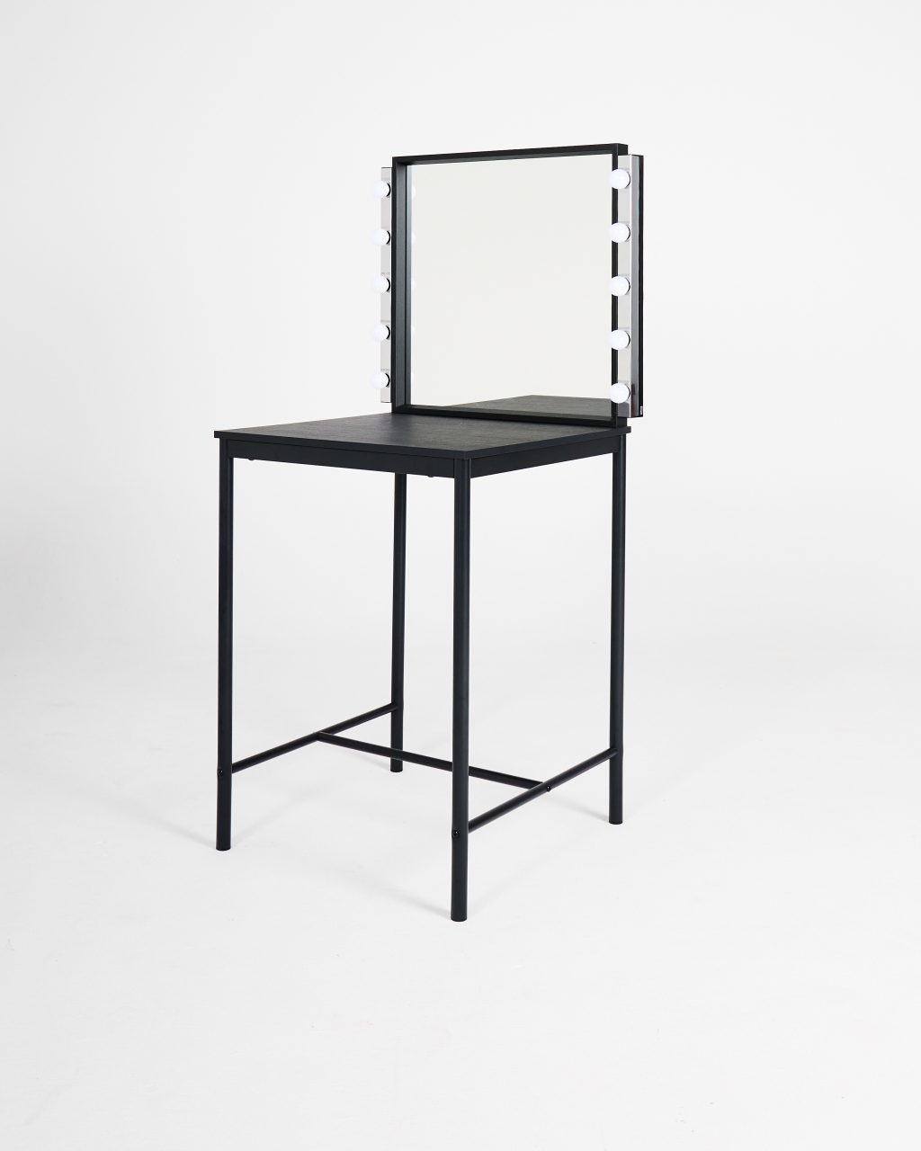 Make Up Station 27